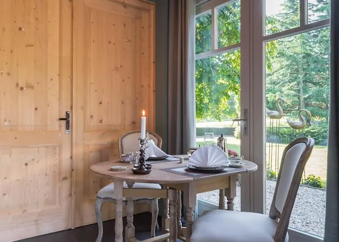 Knechtshuis بيت ضيافة 3*